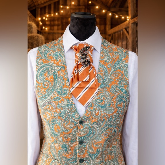 One-Of-A-Kind Handcrafted Necktie Necklace with Exquisite Brooch and Clasp Chain - Picture 3 of 3